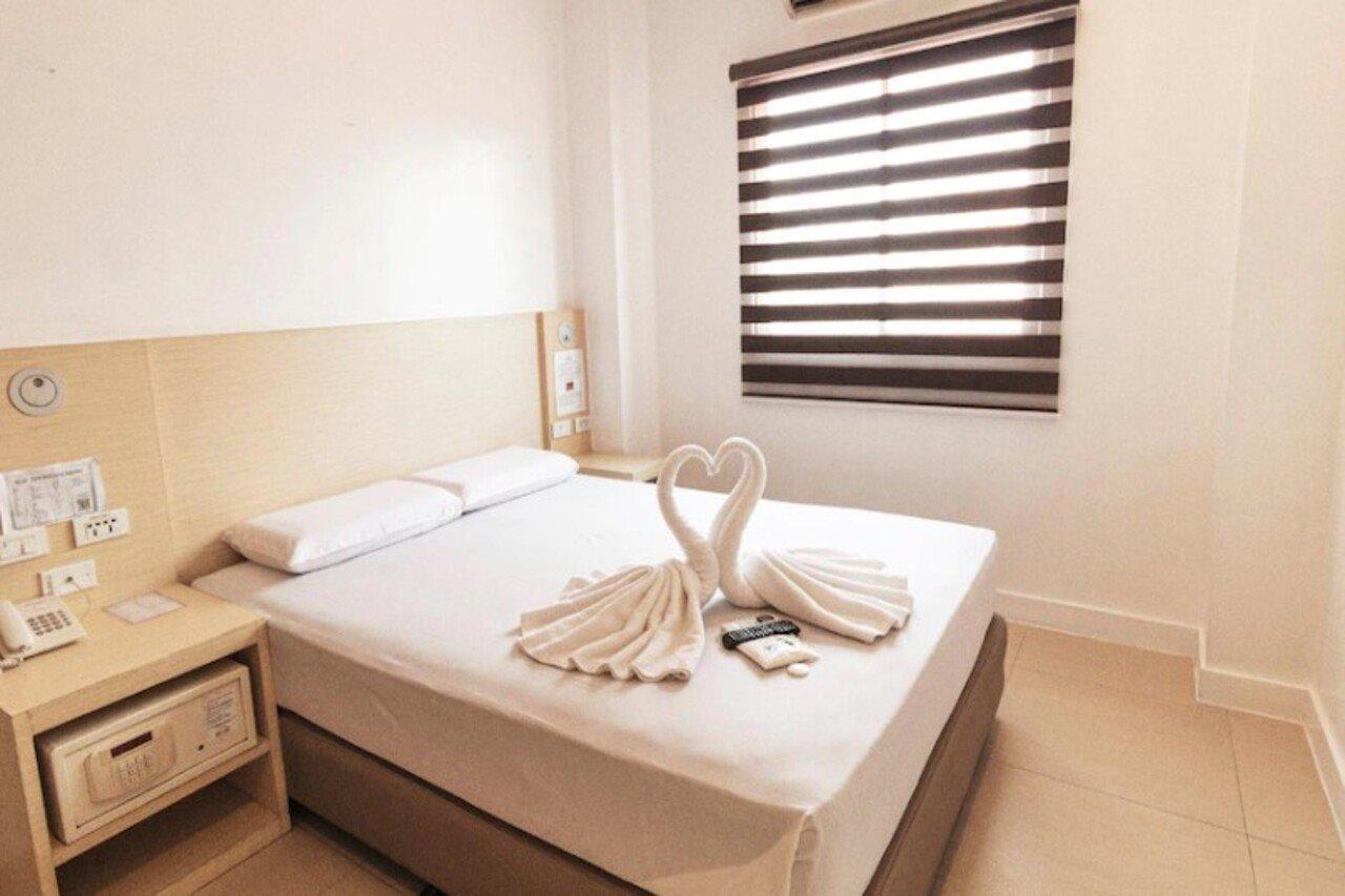 קואזון סיטי Go Hotels Cubao מראה חיצוני תמונה